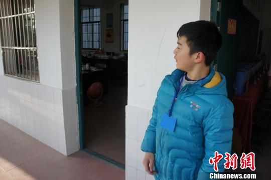 13岁少年4年无间断帮助腿脚不便同学
